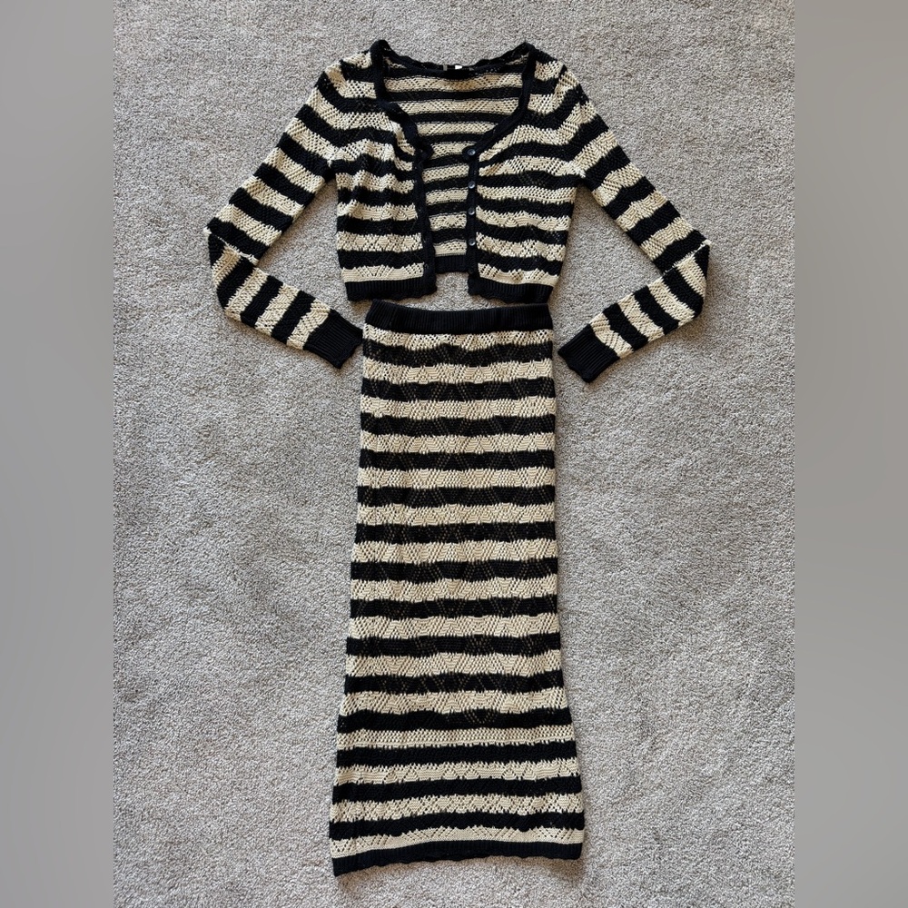Women’s Freshman 1996 Black and Cream Striped Set- Size Small - Picture 1 of 6